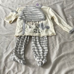 Gerber, infant 0-3 months, 2 piece pajama. Organic cotton. Soft. NEW with tag!